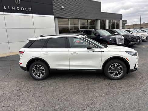 New 2026 Lincoln Corsair Premiere image 8