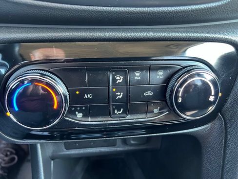 Used 2021 Buick Encore GX Preferred w/ Cold Weather Comfort Package FWD image 33