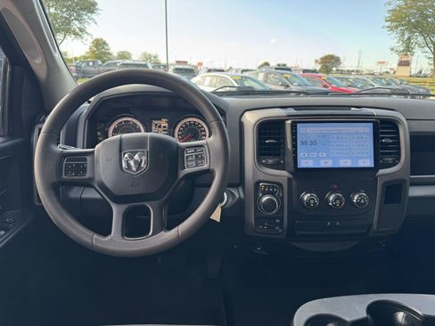 Used 2018 RAM 1500 Express AWD/4WD image 3