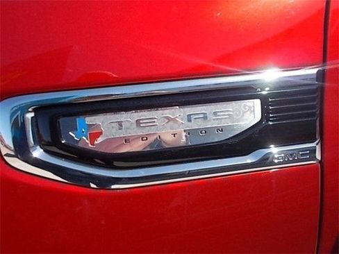 New 2025 GMC Sierra 1500 SLT image 8