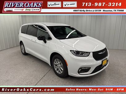 New 2026 Chrysler Pacifica Select