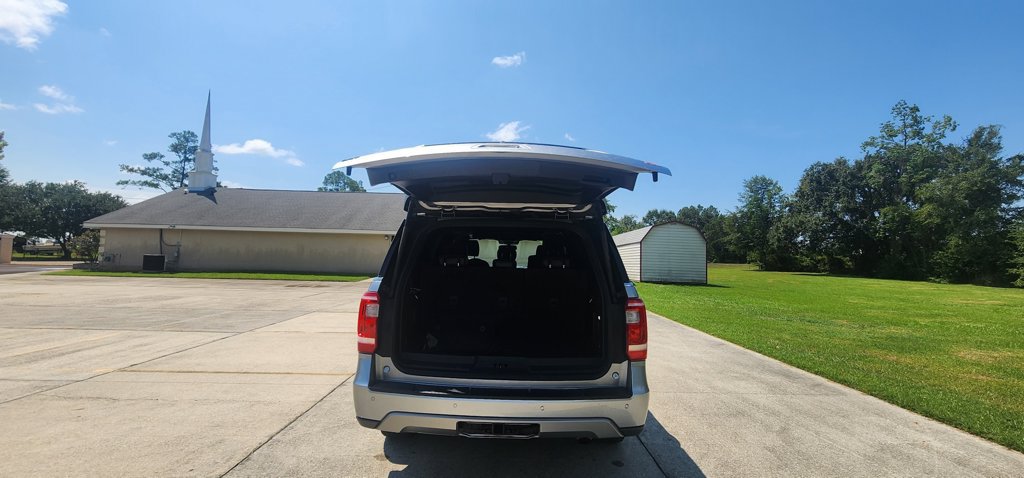Used 2020 Ford Expedition XLT w/ Equipment Group 202A AWD/4WD image 24