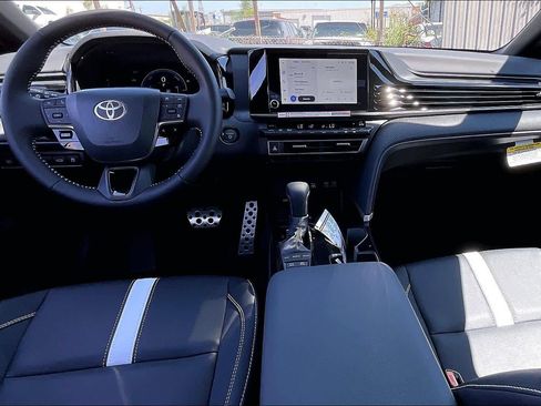 New 2026 Toyota Camry Hybrid FWD image 5
