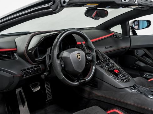 Used 2018 Lamborghini Aventador S image 11
