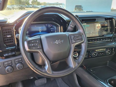 Used 2024 Chevrolet Silverado 2500 ZR2 w/ Technology Package image 15