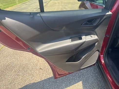 Used 2019 Chevrolet Equinox LT w/ Driver Convenience Package FWD image 13
