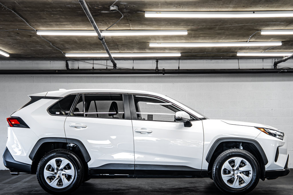 Used 2024 Toyota RAV4 LE FWD image 6