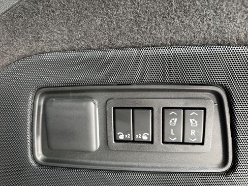 Used 2026 Cadillac Escalade Platinum Sport w/ LPO, ONYX Package image 39