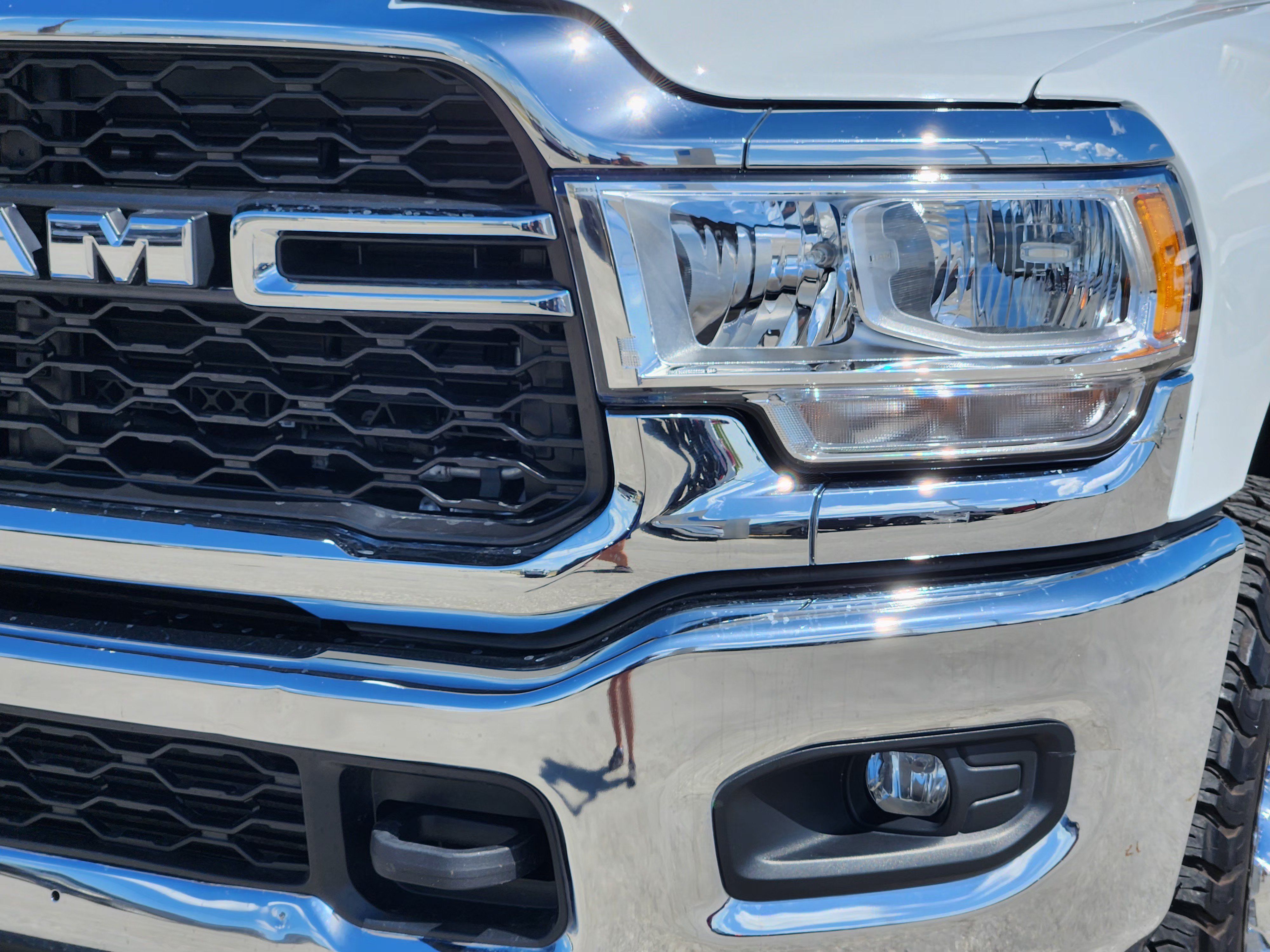 Used 2024 RAM 2500 Tradesman w/ Chrome Appearance Group AWD/4WD image 8