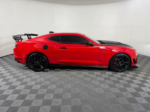 Used 2022 Chevrolet Camaro LT RWD image 8
