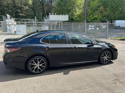 Used 2022 Toyota Camry SE w/ Audio Upgrade Package FWD image 5