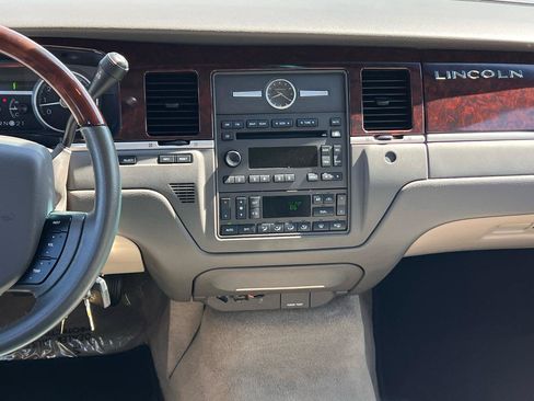 Used 2006 Lincoln Town Car Signature RWD image 80
