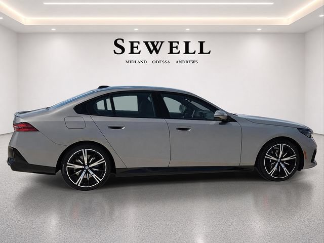 Used 2027 BMW 530i w/ M Sport Package RWD image 5