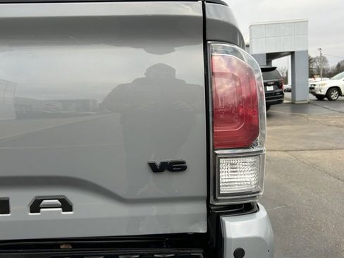 Used 2021 Toyota Tacoma Limited w/ Blackout Package (TMS) image 9