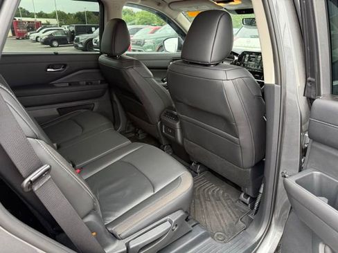 Used 2025 Nissan Pathfinder SL w/ Cargo Package FWD image 19