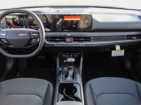 Certified 2025 Kia K4 LXS image 3