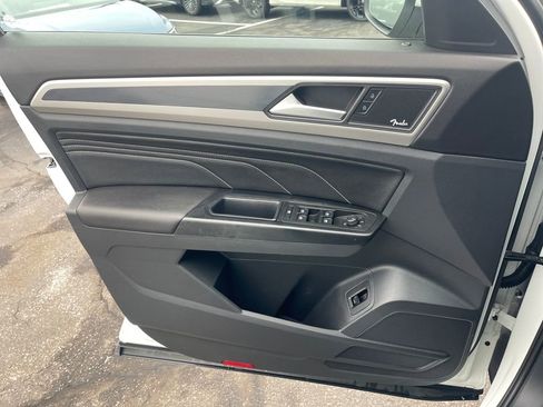 Used 2020 Volkswagen Atlas Cross Sport SEL Premium image 30