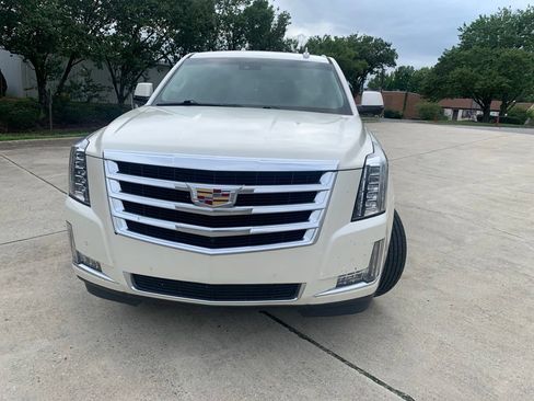 Used 2015 Cadillac Escalade Premium RWD image 2