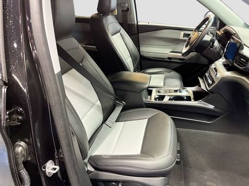 Used 2023 Ford Explorer XLT w/ Equipment Group 202A AWD/4WD image 30