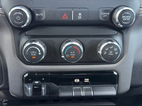 Used 2024 RAM 3500 Big Horn image 28