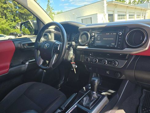 Certified 2017 Toyota Tacoma SR5 w/ Tow Package AWD/4WD image 10