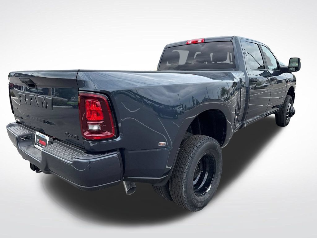 New 2026 RAM 3500 Big Horn AWD/4WD image 5