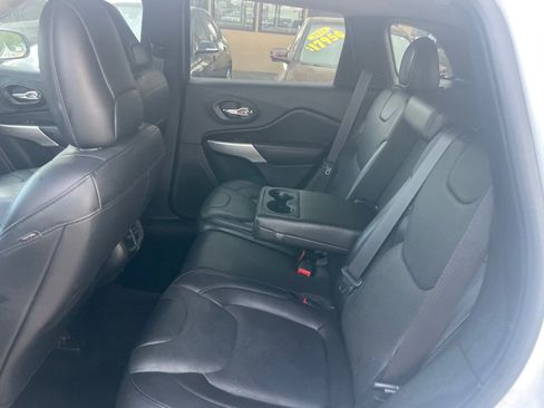 Used 2017 Jeep Cherokee Overland FWD image 14