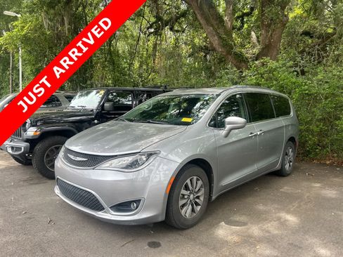 Used 2019 Chrysler Pacifica Touring-L Plus FWD image 1