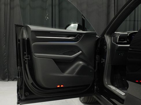New 2026 Porsche Macan 4 Electric AWD/4WD image 14