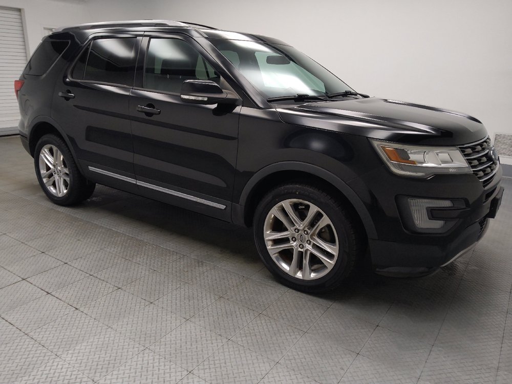 Used 2017 Ford Explorer XLT w/ Equipment Group 202A AWD/4WD image 11