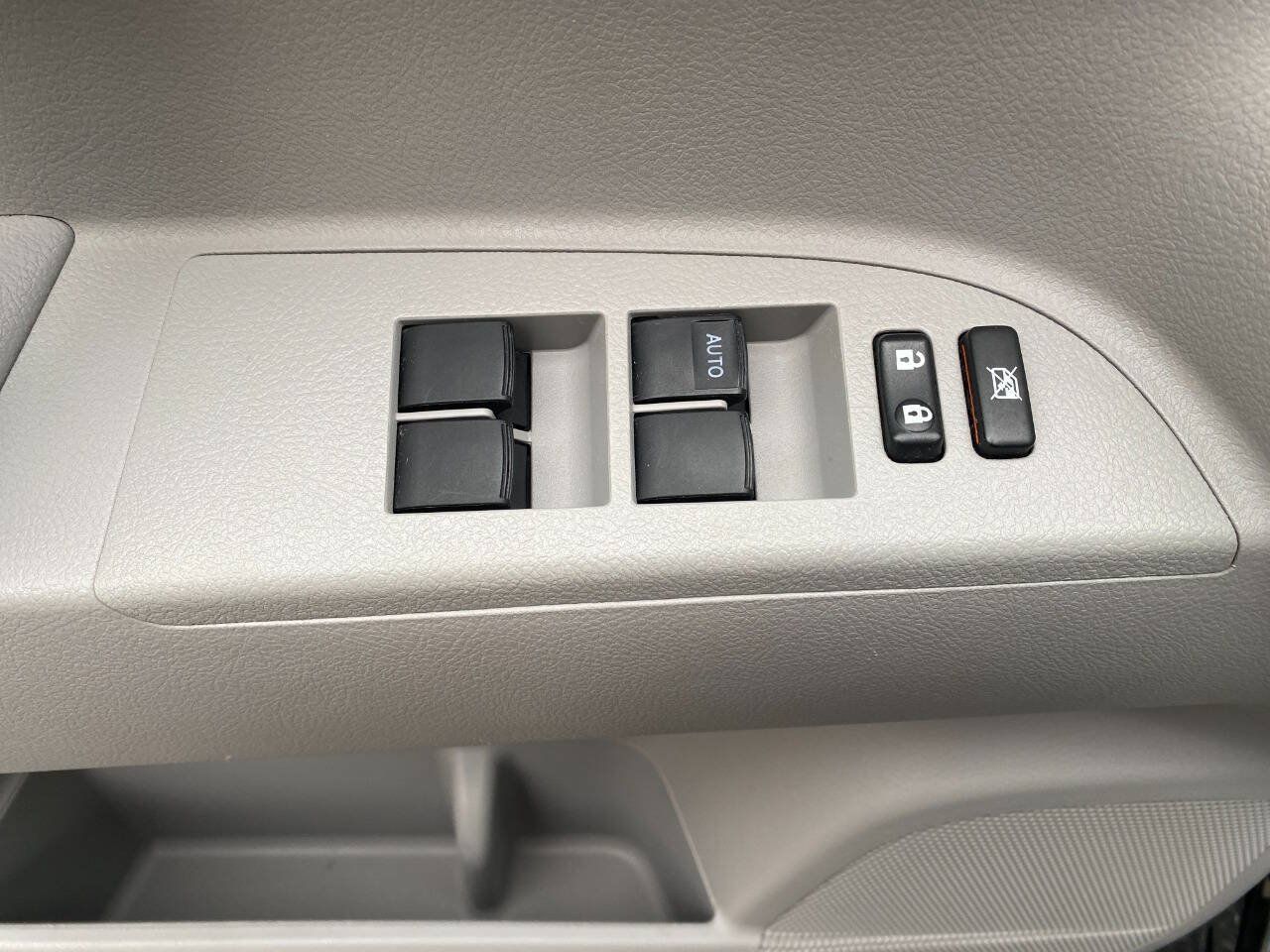 Used 2013 Toyota Highlander SE AWD/4WD image 12