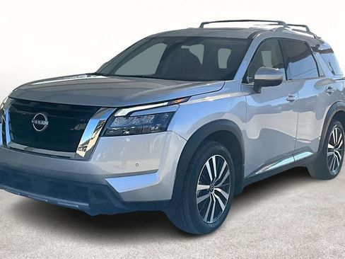 Used 2025 Nissan Pathfinder Platinum w/ Cargo Package image 12