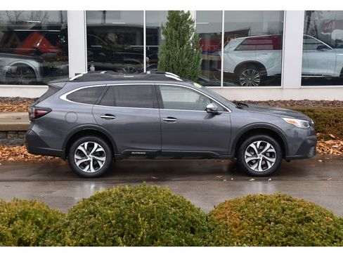 Used 2022 Subaru Outback Touring w/ Popular Package #2 image 3