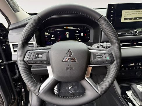 New 2025 Mitsubishi Outlander SE image 17
