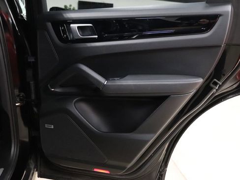 Used 2019 Porsche Cayenne image 18