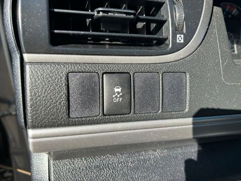 Used 2012 Toyota Camry SE FWD image 18