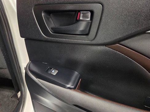 Used 2019 Toyota Highlander LE image 30