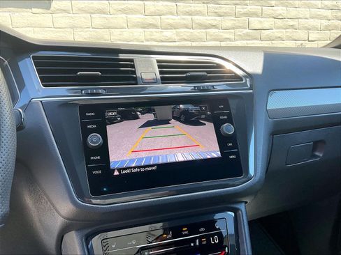 Certified 2023 Volkswagen Tiguan SE R-Line FWD image 21
