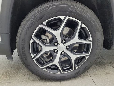 Used 2024 Jeep Compass Latitude image 31