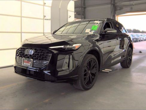 Used 2025 Audi Q5 Premium Plus AWD/4WD image 2