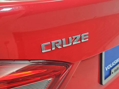 Used 2018 Chevrolet Cruze LT image 11