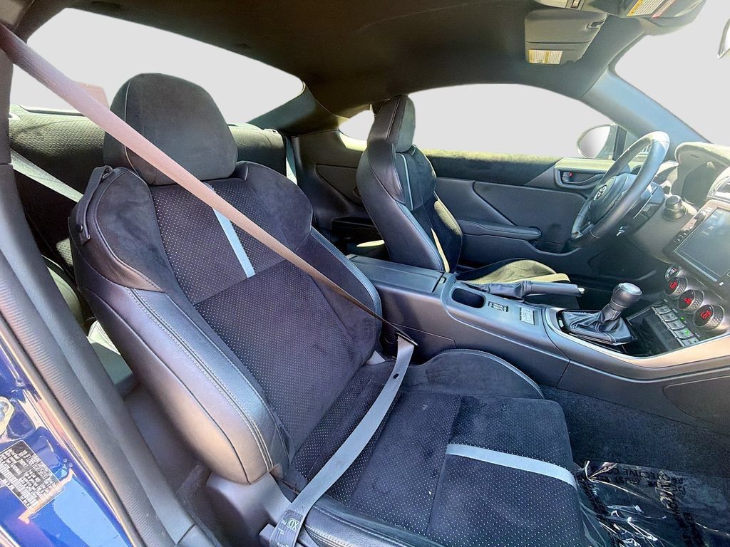 Used 2025 Toyota GR86 Premium w/ ALL Weather Mat Package (TMS) RWD image 26
