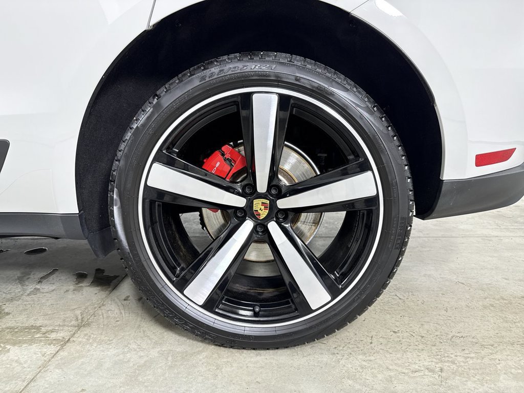Certified 2025 Porsche Macan S AWD/4WD image 14