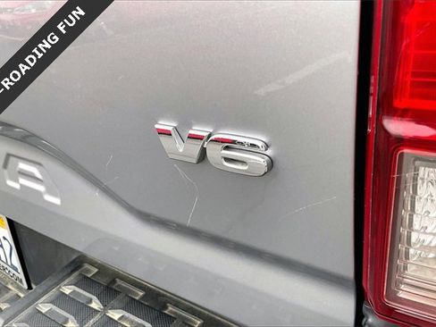 Used 2017 Toyota Tacoma TRD Sport image 7