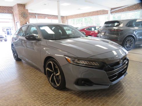 Used 2021 Honda Accord Sport image 3