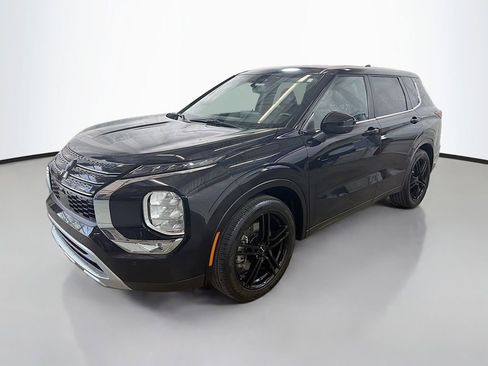 Used 2024 Mitsubishi Outlander SE Black Edition FWD image 5