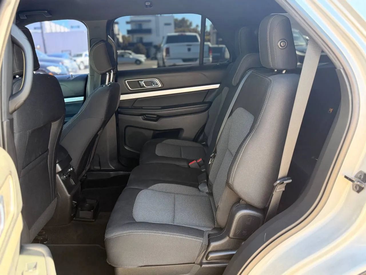 Used 2017 Ford Explorer XLT FWD image 28