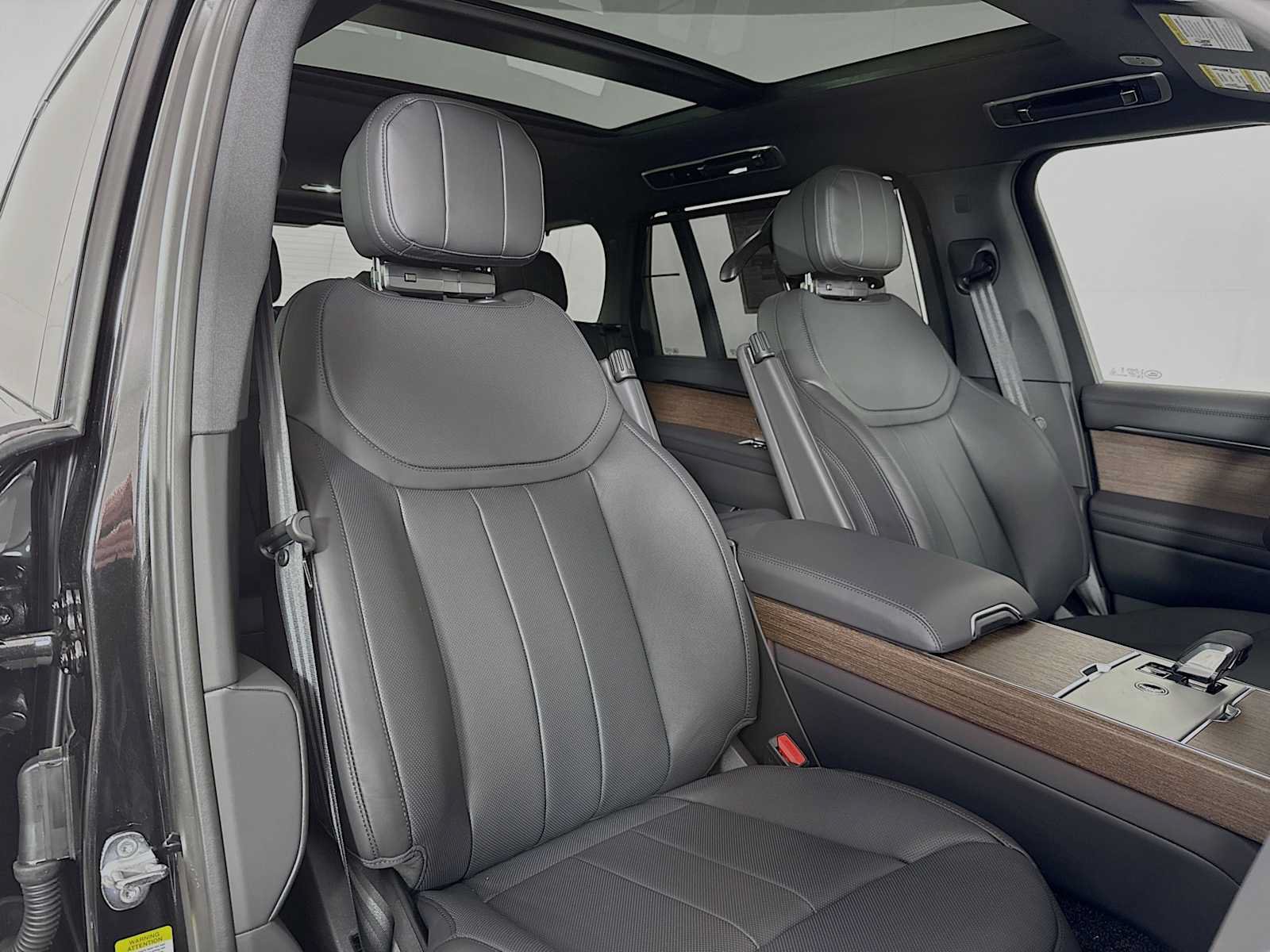 New 2026 Land Rover Range Rover Long Wheelbase SE AWD/4WD image 29