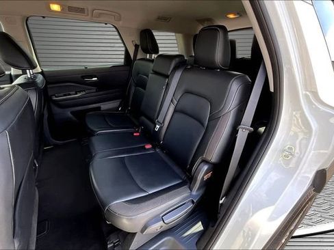 Used 2022 Nissan Pathfinder SL AWD/4WD image 21