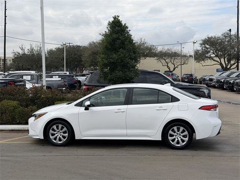 Certified 2025 Toyota Corolla LE image 4